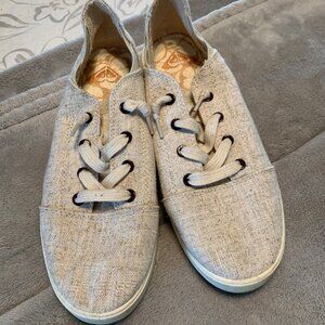 Roxy Bayshore light tan Slip On Sneakers Women's Casual Surf Shoes